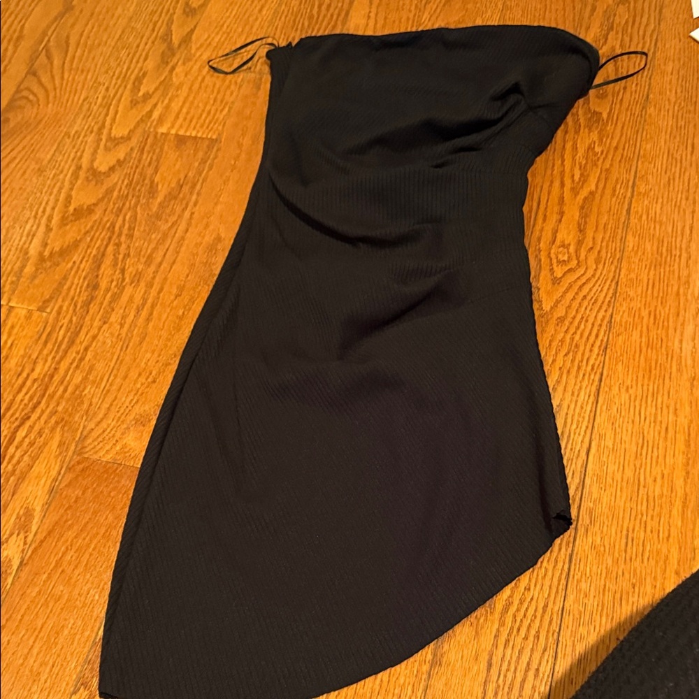 Black ribbed dress